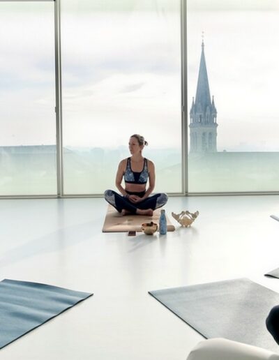Yog&Rise - cours de yoga collectif en salle